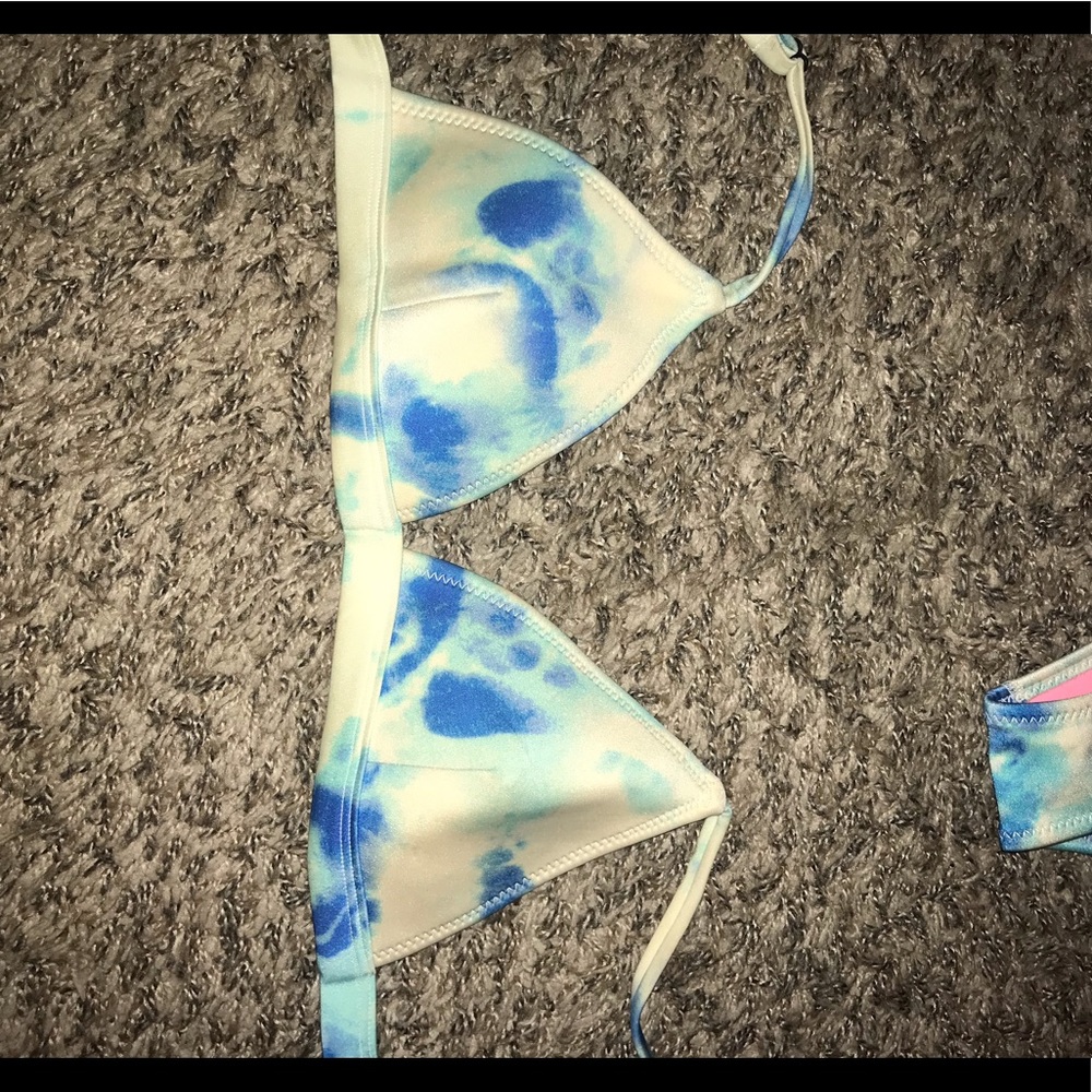 Tie dye size small triangl Bikini top